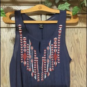 🌼3 for $15🌼tank top w/ white & orange stitching.